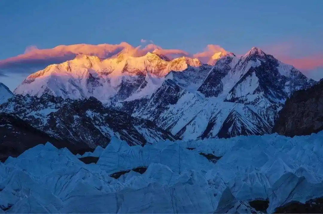 它号称野蛮巨峰,没人知道是世界第二高峰,至今无人冬天成功登顶