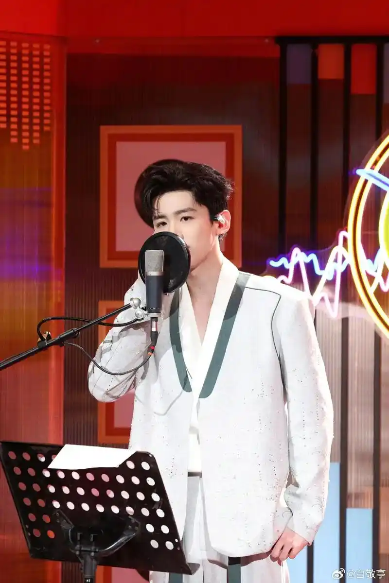 "我要上春晚肯定就红了"白敬亭圆了陆之昂的春晚 - 抖音