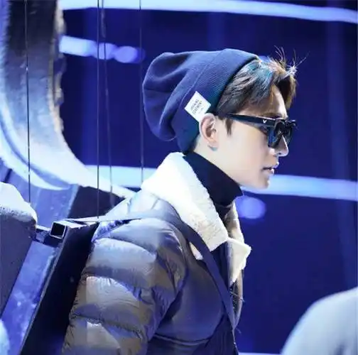 明星上演"帽子戏法" 实力分享最潮搭配方法