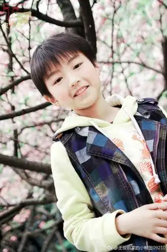 王俊凯童年照小合集又皮又帅的小土豆