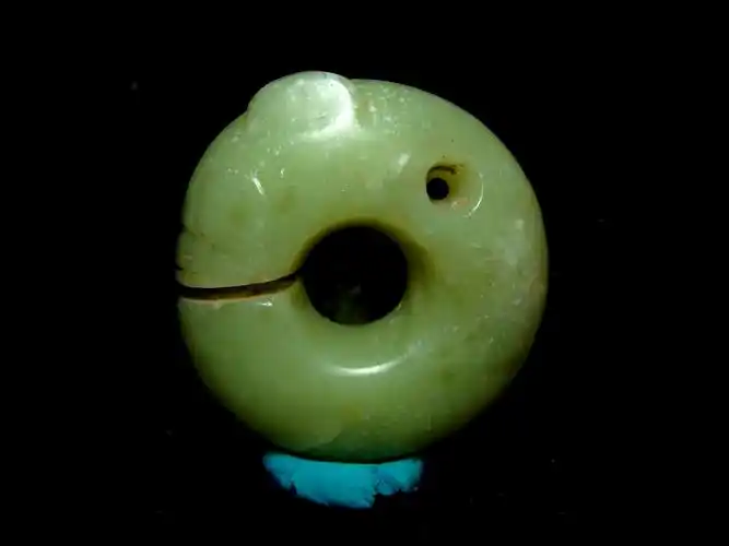 龙形玉玦 - 任南红山文化官网展厅 - 任南红山文化官网 - powered by