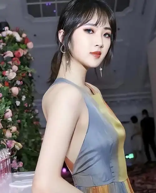 华为二公主姚安娜:住5亿豪宅出门坐飞机,身家百亿却非要当明星 - 娱乐