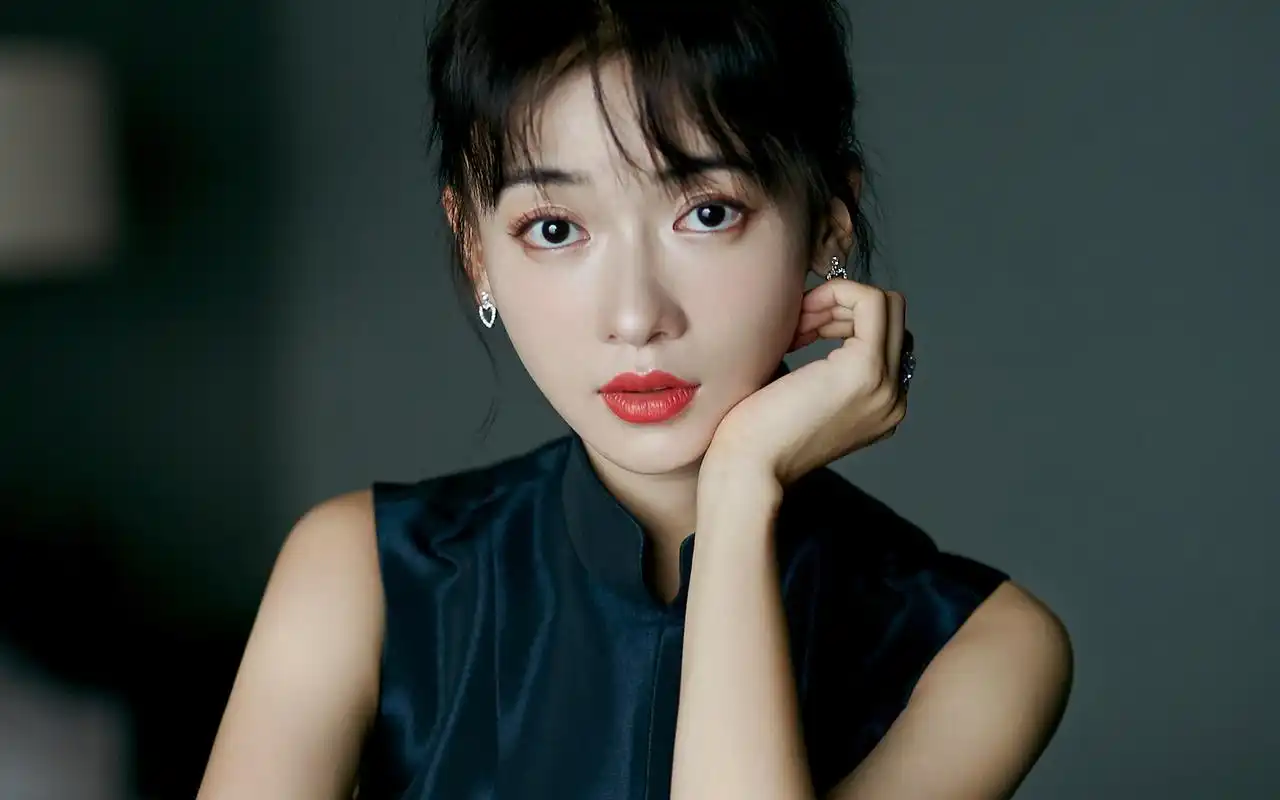 吴谨言性感时尚写真桌面壁纸