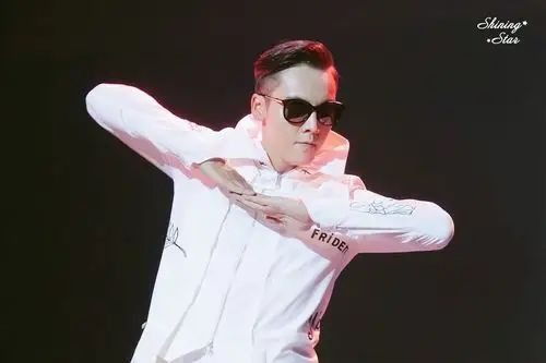 的东方卫视跨年演唱会,期待陈伟霆在不同的荧幕上展现不同的唱跳风采