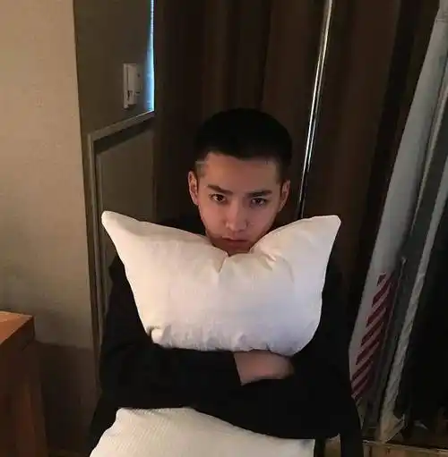 吴亦凡曾每天刷8小时盘子,17岁便当练习生,为何还是走上弯路?