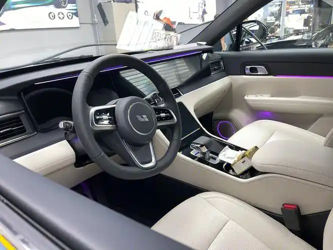 理想one三种颜色内饰装氛围灯效果图来咯