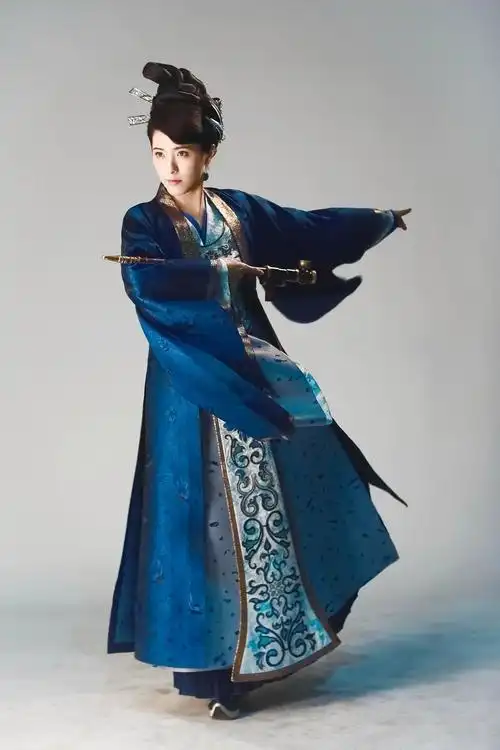 傅清娇武打造型全身