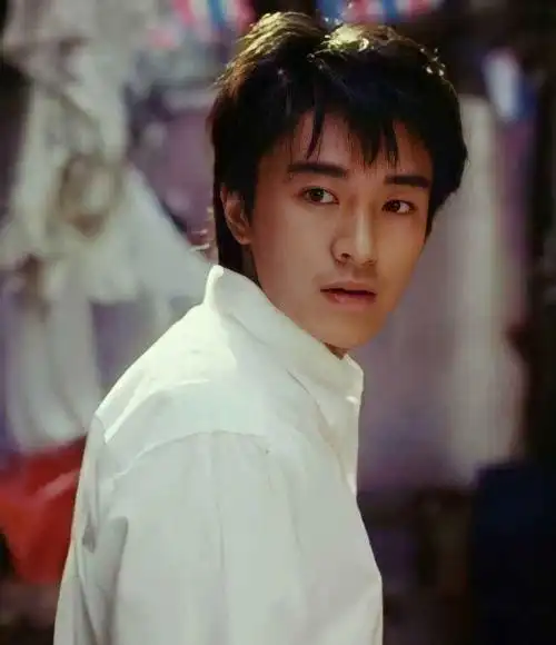 星爷年轻时候真的很帅