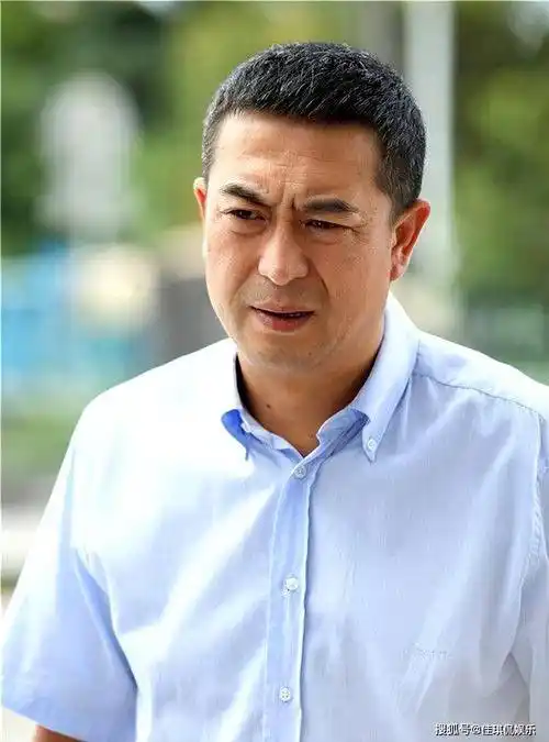 演员张嘉译:40岁如愿当上爸爸,前妻"满脸的嫌弃"_王海燕_工作_人生