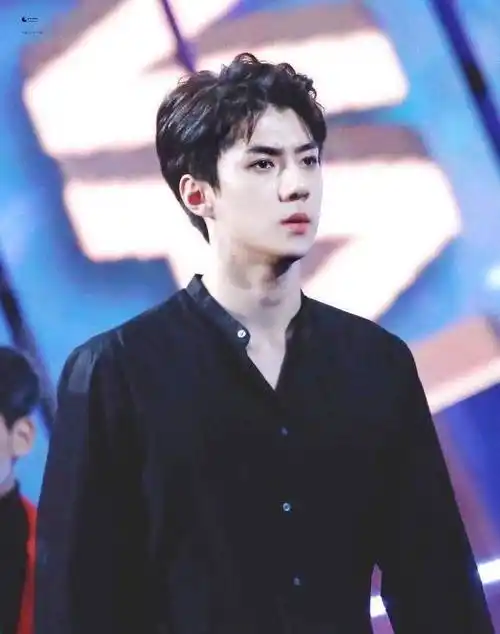 第一神仙颜值崩了:吴世勋发福神似尹正!_长发_角色_因为