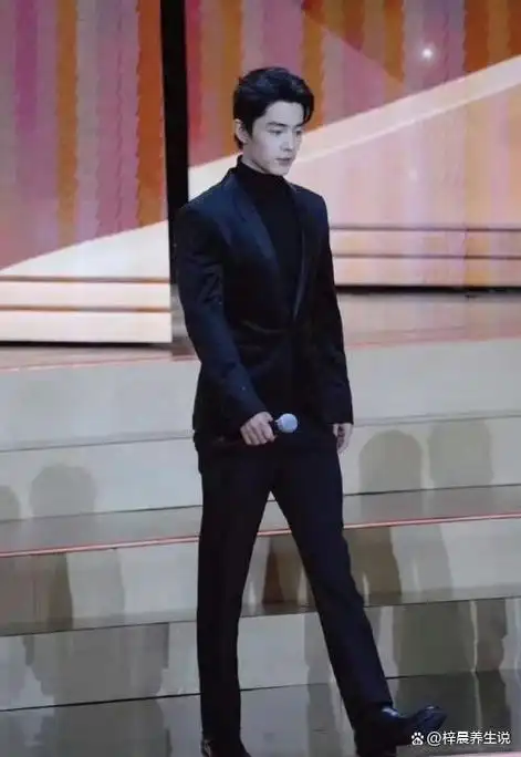 当肖战跟胡歌站一起我终于明白什么叫顶级骨相了