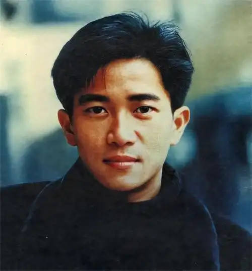 3年前,赌王葬礼上的一张照片,暴露了他和陈百强的真实关系