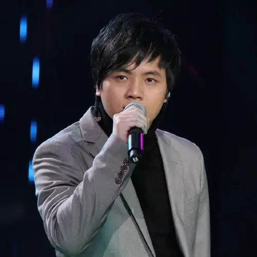 郑源出场费郑源商演活动明星杂志服装拍摄植入