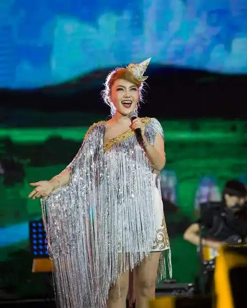 《站在草原望北京》乌兰图雅感恩家乡专场演唱会