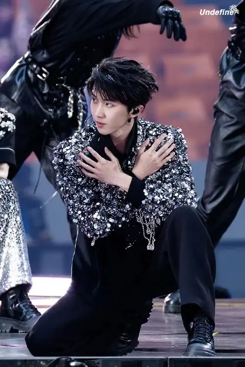 76「 天生舞台掌控者一个眼神锁住我 」@时代少年团队长-马嘉祺