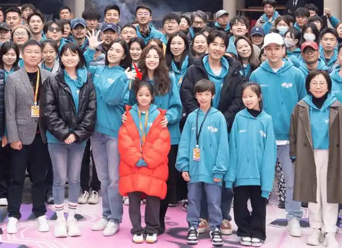 此前提到,快快曾参演电影,并与王俊凯,马思纯等演员有过不少合作,虽非