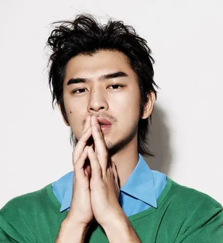 陈柏霖潮人大片 微短胡茬更添性感迷人