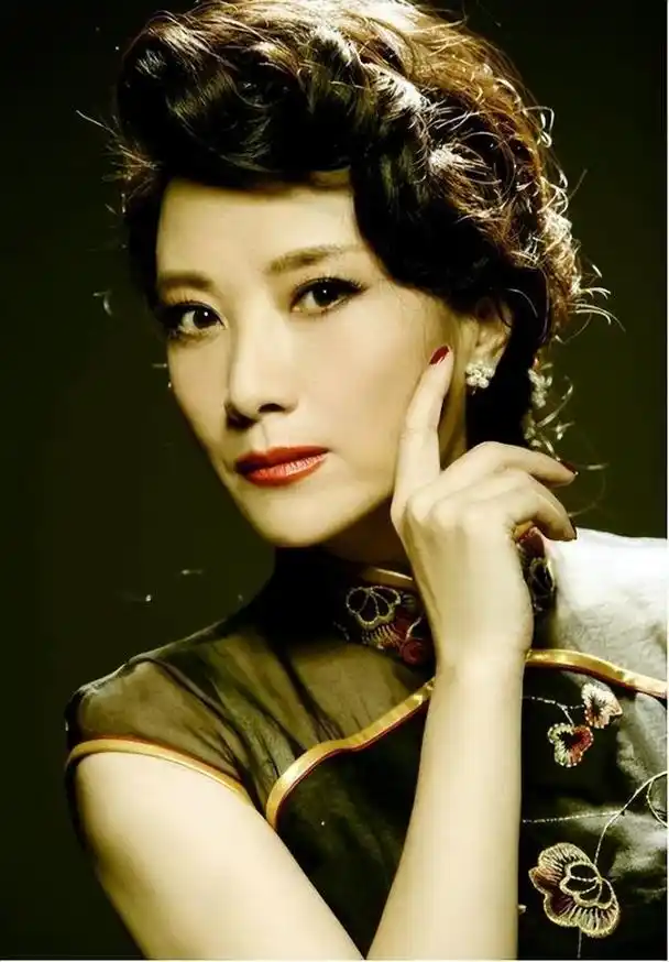 著名演员王静:低调演戏35年,一人撑起母亲晚年,59岁婚姻成谜