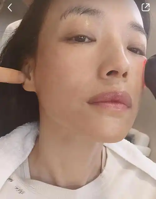 47岁舒淇晒无修图全素颜脸上雀斑明显皮肤紧致无皱纹状态超好