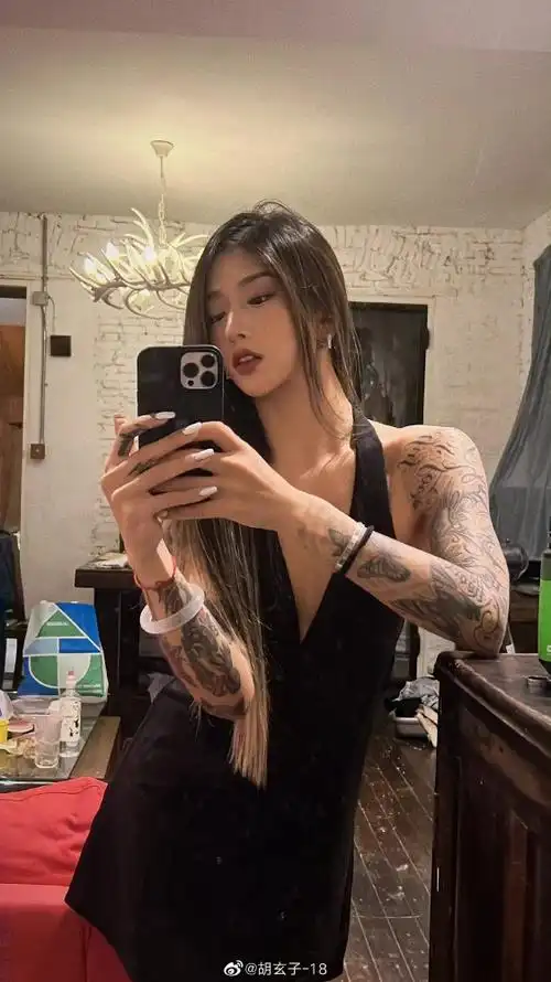 国产威少爱上花臂美少女篮球场暴力流李添荣时尚新潮小姑娘太配了