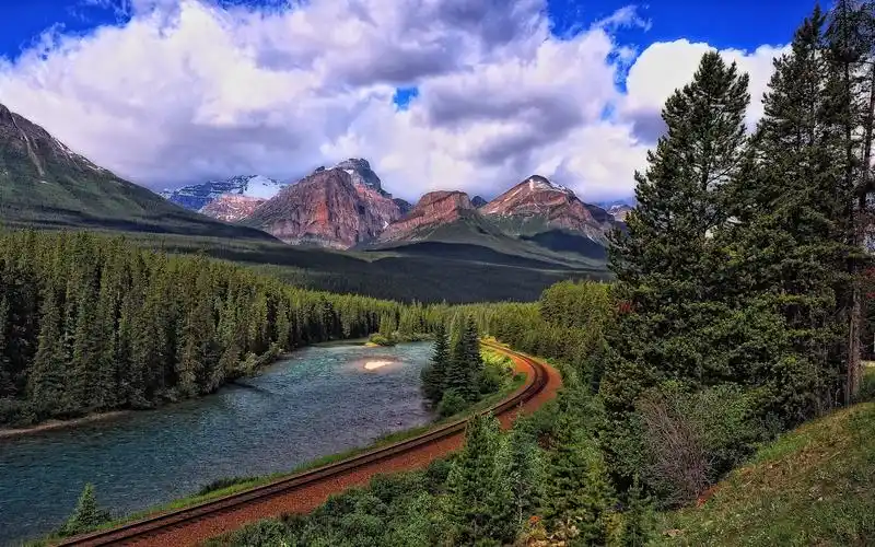 壮阔巍峨的山脉自然风景图片桌面壁纸