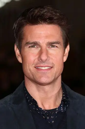 阿汤哥烈探狙击与粉丝互动罗莎曼德秀美背抢镜