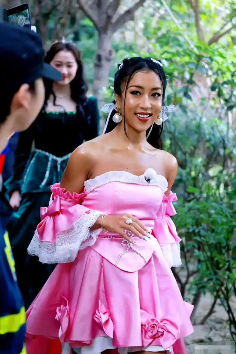 吉克隽逸 洛丽塔宫廷风造型录制跑男,自信的人最美