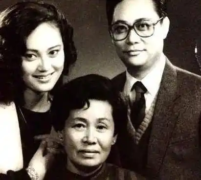 "绝情女人"宋佳:丈夫身患重病,她分手弃夫远走,泪水里有苦衷_张学津