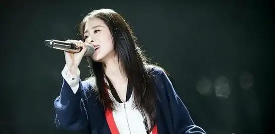 事业开挂在那个学员群体中,可以说张碧晨和周深是最受瞩目,发展最为