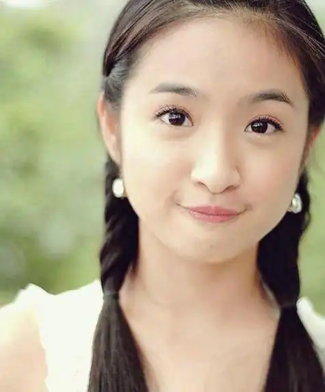 林依晨作为姐姐,在一个家庭的变故后,选择了一个人承担起沉重的责任