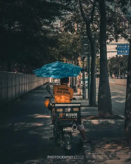 街拍纪实平平无常的日子里每日都有着为生活奔波劳累的路人