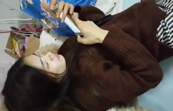 6 两位清纯美少女 嫩嫩的小穴 白白的圆臀非常给力剧情《鸭哥全国探