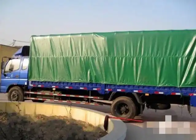 乌审旗交管大队府深中队对大货车加盖篷布的要求来啦