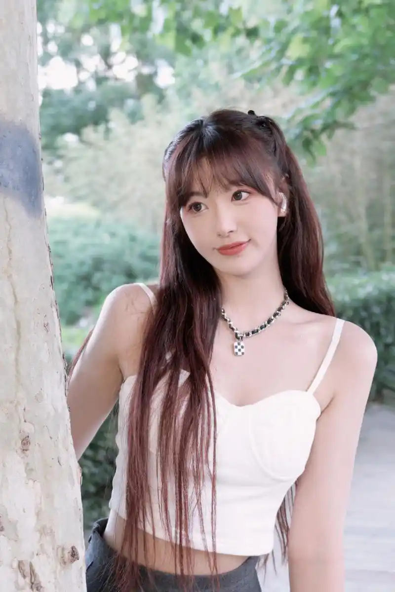 孔雪儿:火辣辣的夏天,性感火辣的雪