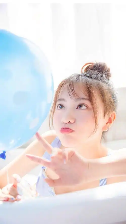 热裤吊带美女清新性感写真手机壁纸图片