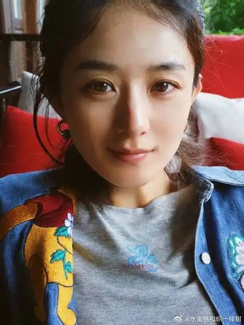 赵丽颖自拍##赵丽颖眼镜草帽自拍##赵丽颖夏日草帽搭配##赵丽颖扇子