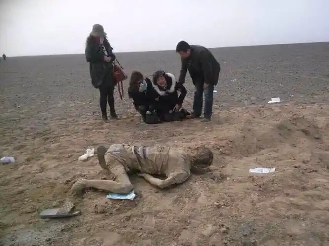 乌鲁木齐史先生自驾车辆由鄯善县独自一人进入罗布泊干尸被发现