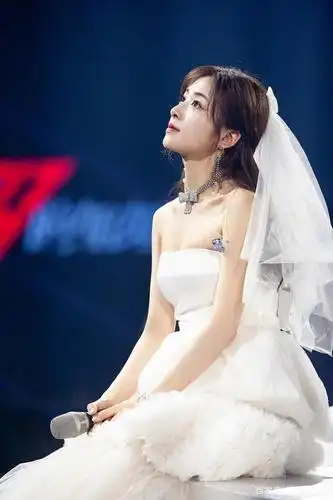 《乘风破浪的姐姐》张含韵盛世美颜欣赏,是所有姐姐中面相最小的