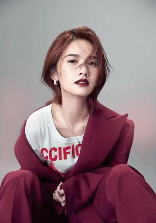 杨丞琳真是什么发型都能驾驭穿上贵妇皮草装却看着很俏皮