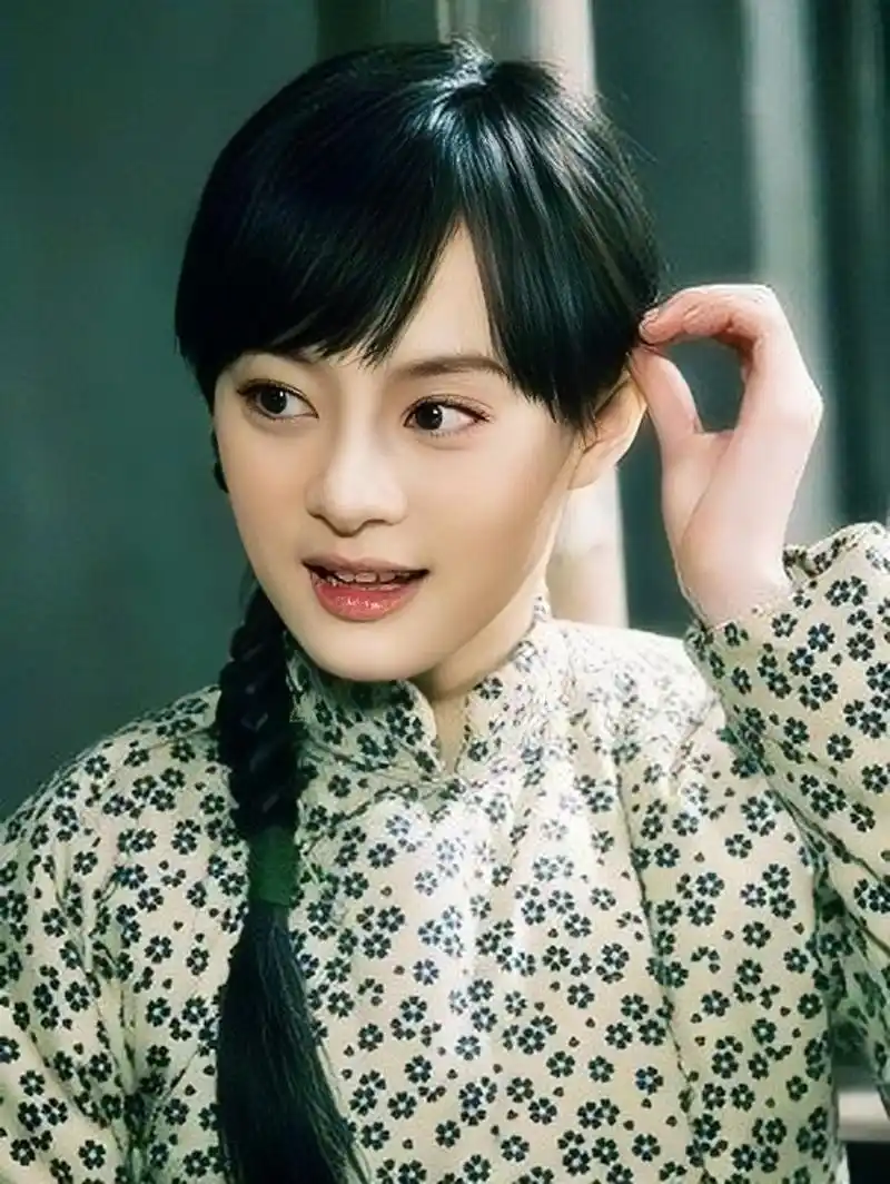 孙俪年轻的时候真的是妥妥的氧气美女,清新脱俗,清水出芙蓉,天然去