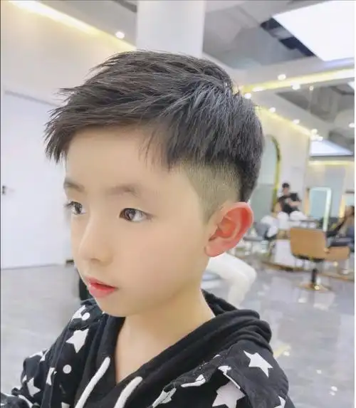 流行的儿童发型男图片 很火很帅气的14款小男孩发型
