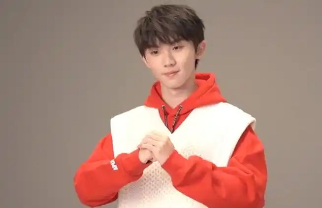 马嘉祺红色卫衣造型##ip风向标