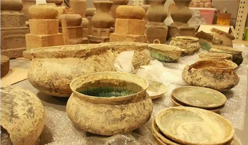 请勿对号入座)位于广西省境内的右江,出土过大量的古骆越人的文物