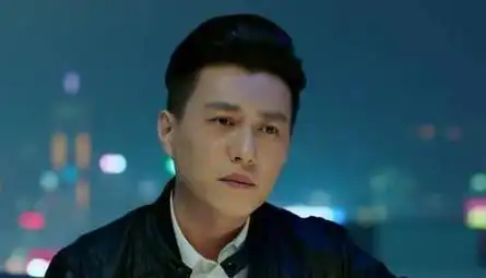 《我的前半生》贺涵冒雨来接罗子君那场戏,靳东多加了一个举动