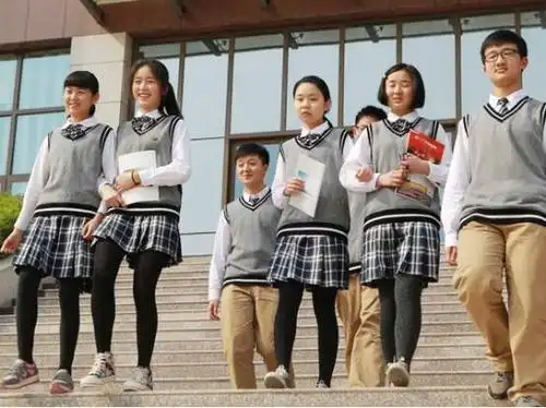 一起来选出郑州的最美校服吧!看看有你的母校吗?