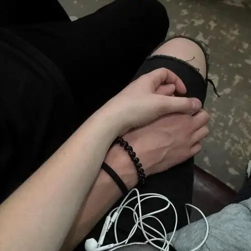 【恋爱热话】 不只是喜欢你 男生主动牵手 背后的五大涵义