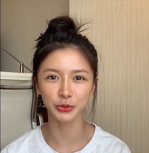 蔡卓宜素颜曝光,27岁状态太真实,跟《青你2》时反差大_腾讯新闻