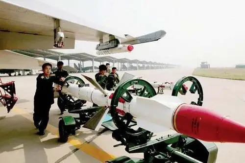 俄媒:中国为歼20定制霹雳21导弹 可压制f-35