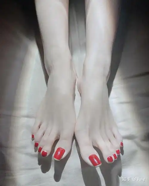 女生的脚趾能有多好看呢