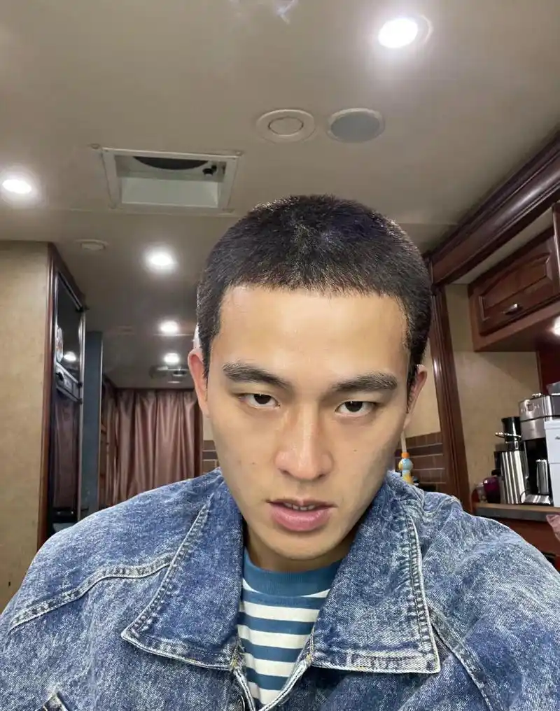 谁能拒绝寸头的欧豪,又痞又邪又帅.